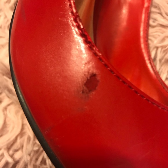 Red pumps - Picture 3 of 3
